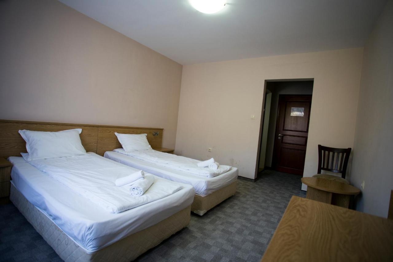 Family Prim Hotel Sandanski Bagian luar foto