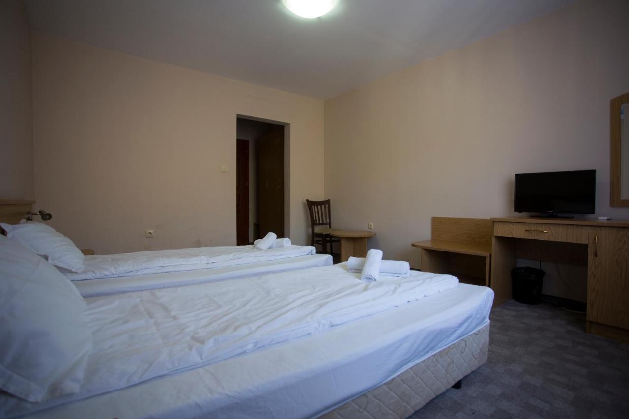 Family Prim Hotel Sandanski Bagian luar foto