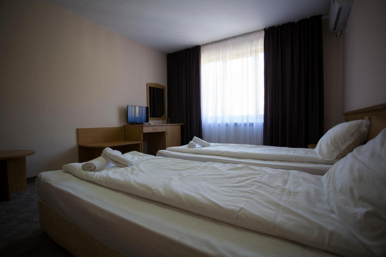 Family Prim Hotel Sandanski Bagian luar foto