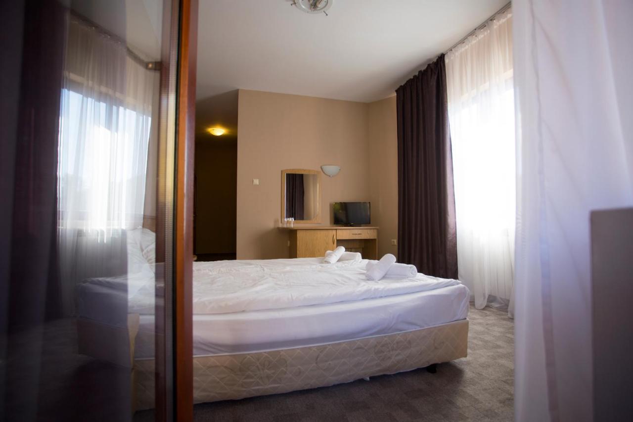 Family Prim Hotel Sandanski Bagian luar foto