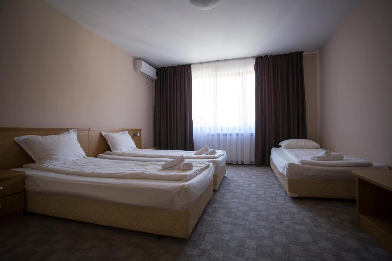 Family Prim Hotel Sandanski Bagian luar foto