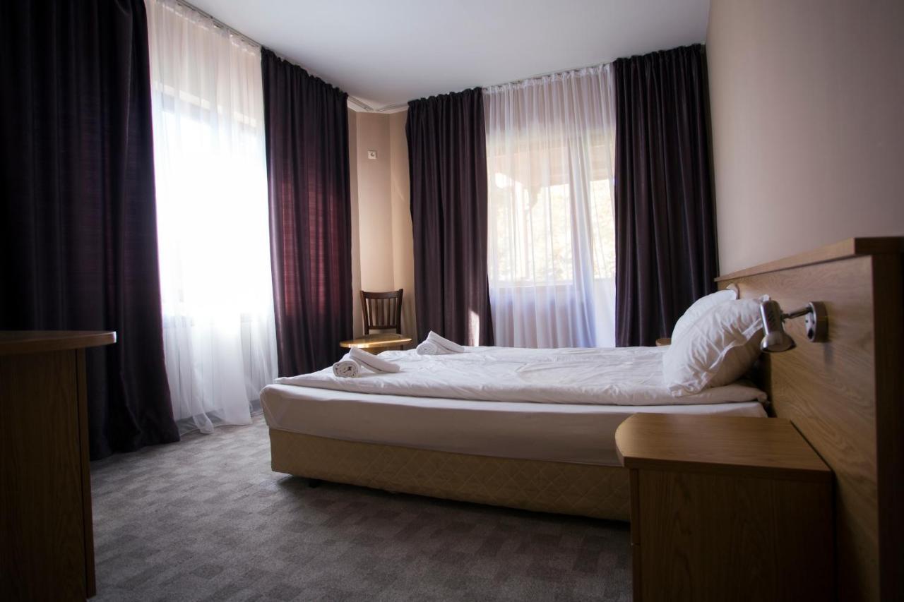 Family Prim Hotel Sandanski Bagian luar foto