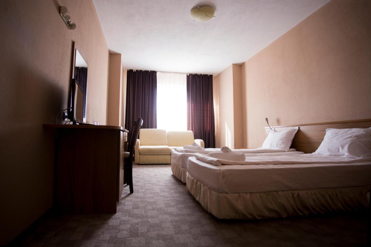 Family Prim Hotel Sandanski Bagian luar foto