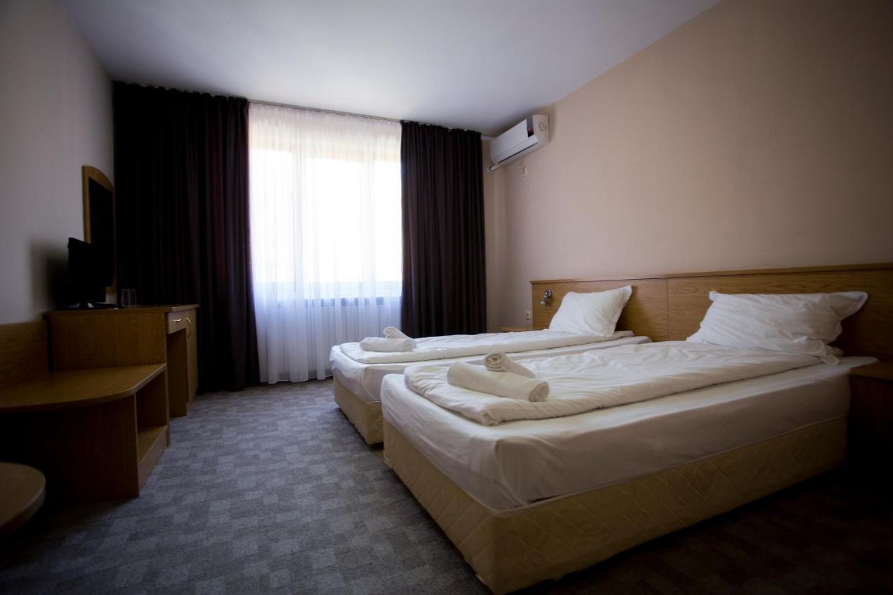 Family Prim Hotel Sandanski Bagian luar foto