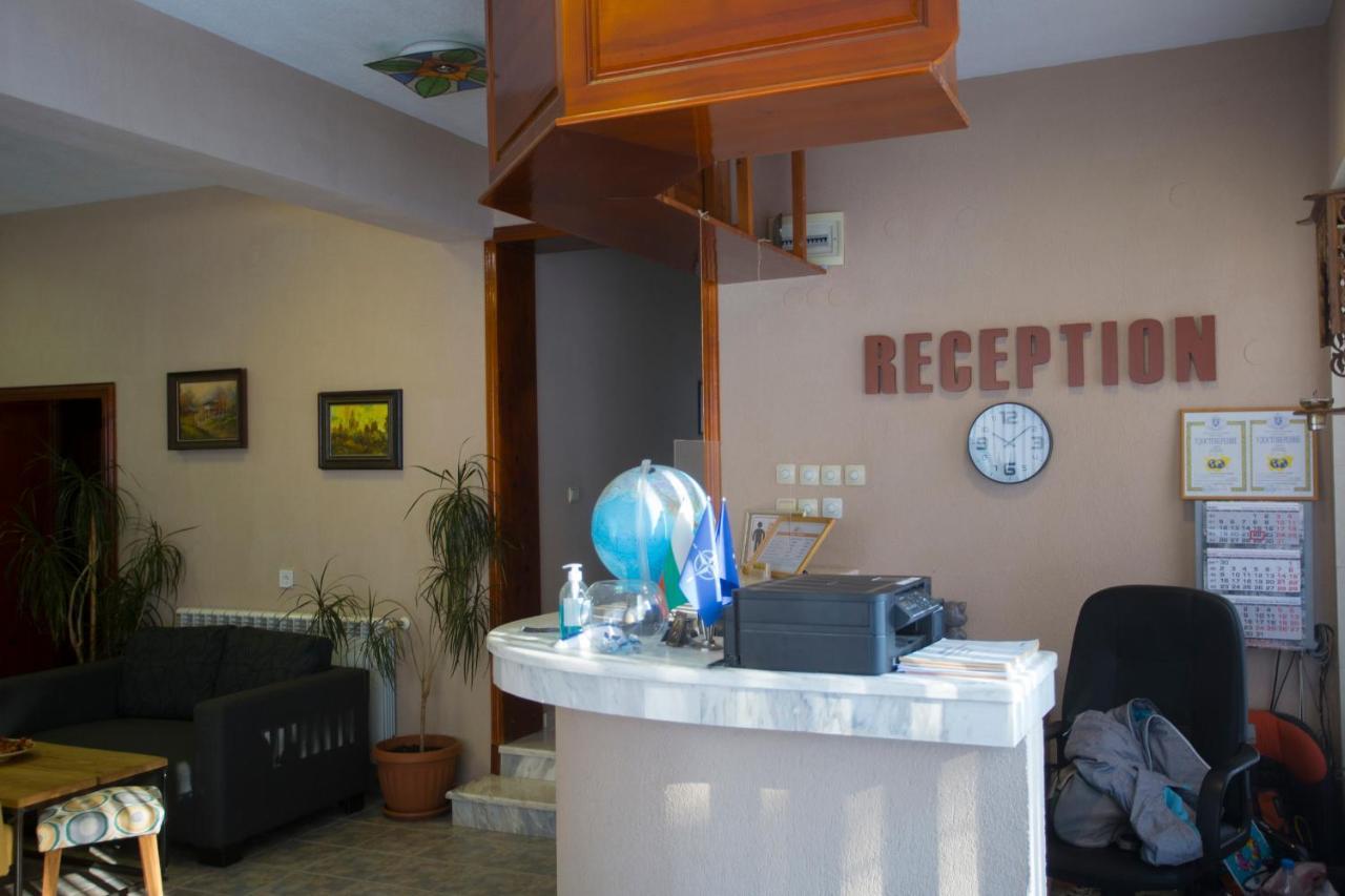 Family Prim Hotel Sandanski Bagian luar foto