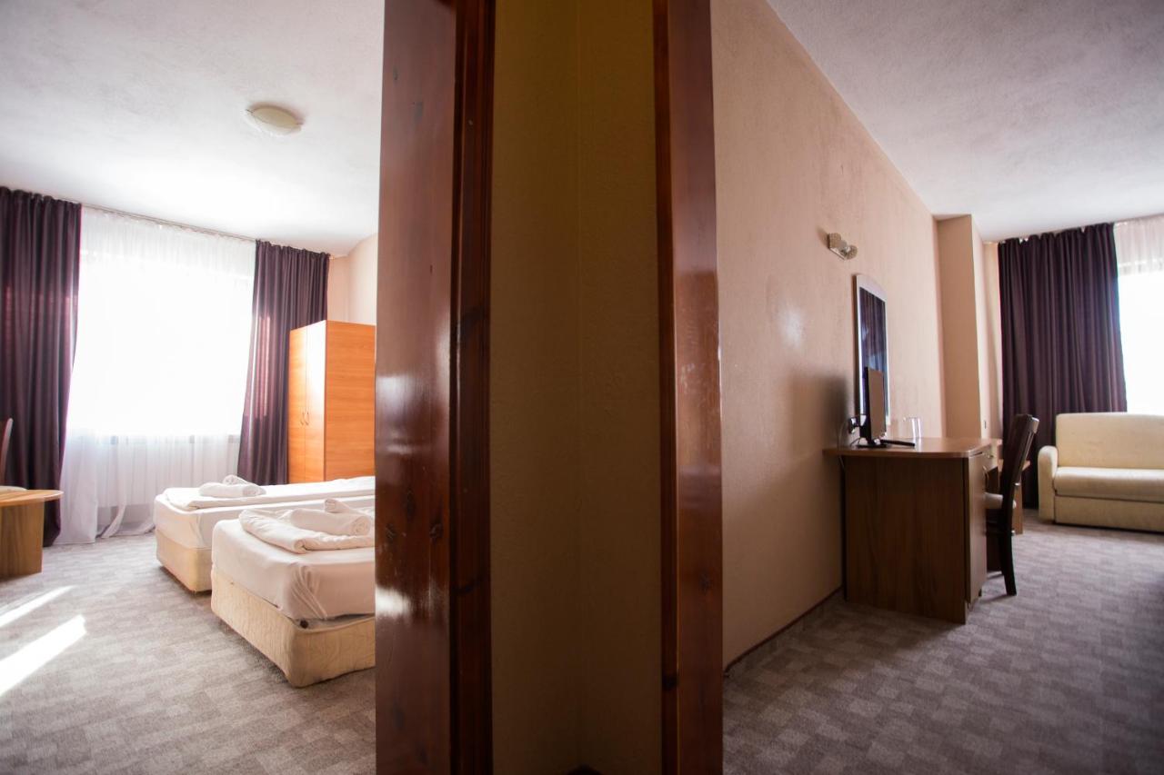 Family Prim Hotel Sandanski Bagian luar foto