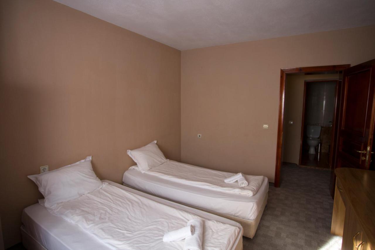 Family Prim Hotel Sandanski Bagian luar foto