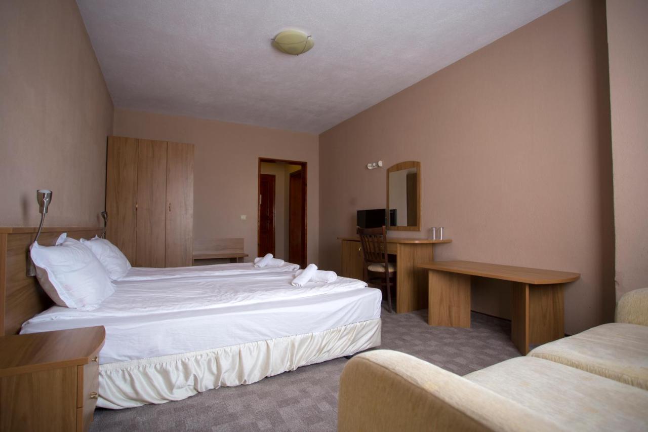 Family Prim Hotel Sandanski Bagian luar foto