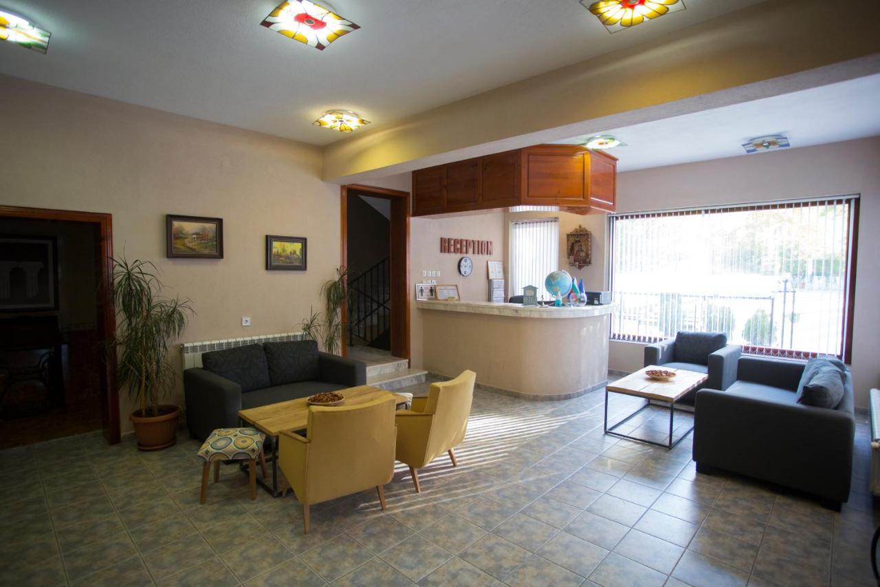 Family Prim Hotel Sandanski Bagian luar foto