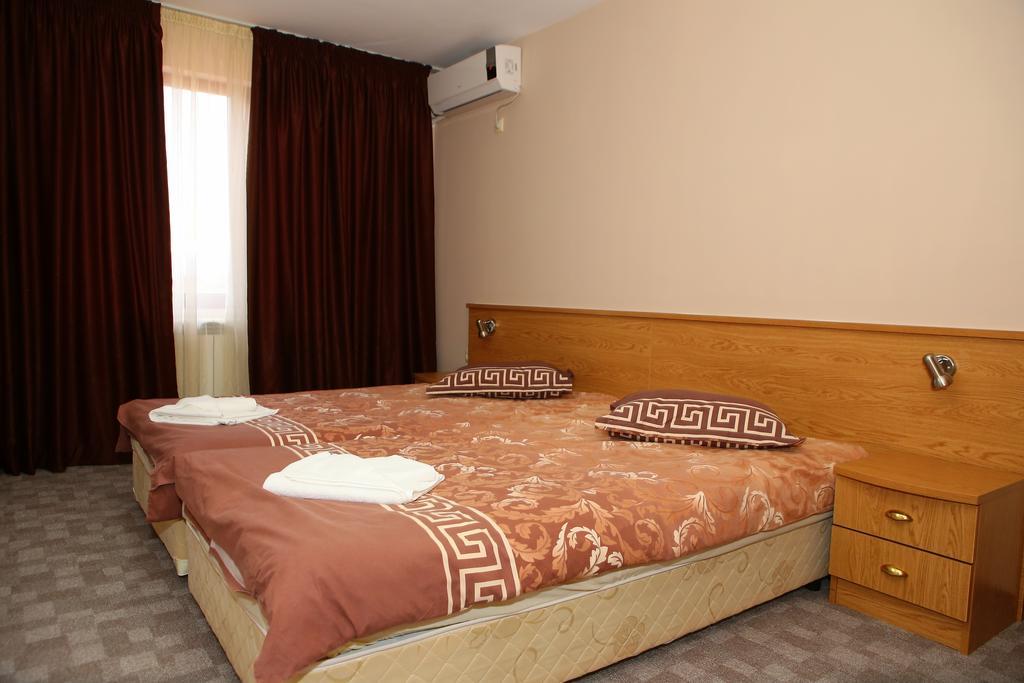 Family Prim Hotel Sandanski Bagian luar foto