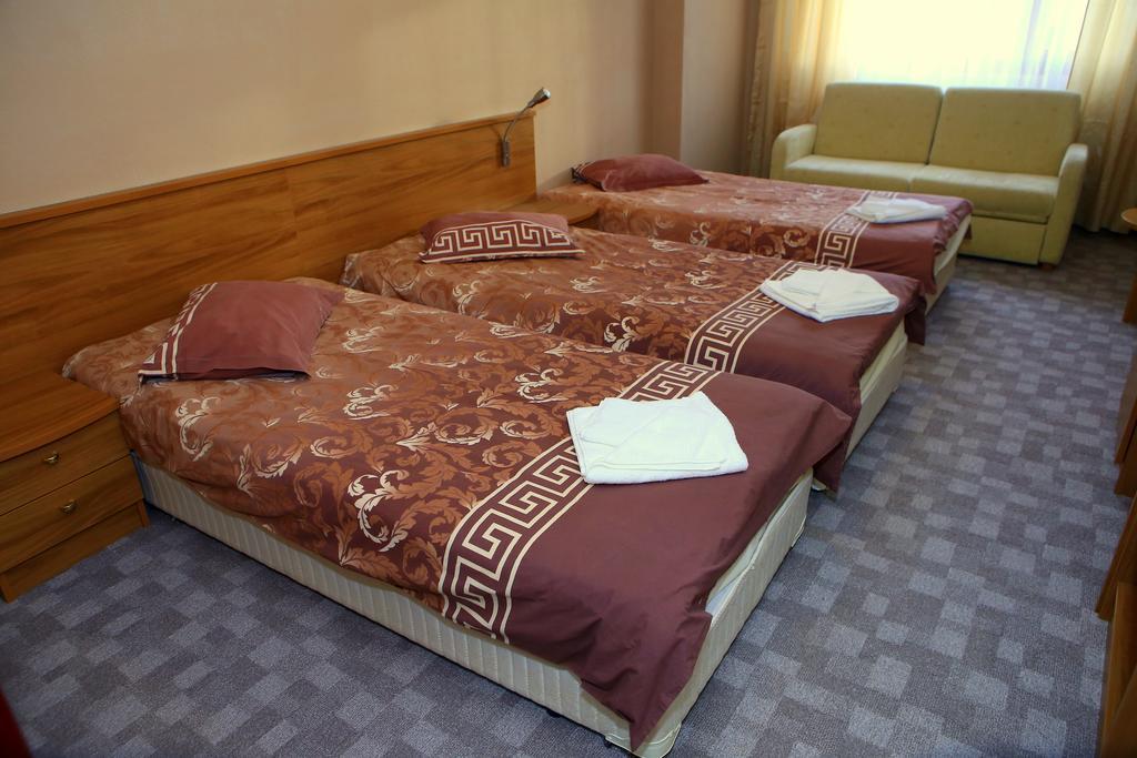 Family Prim Hotel Sandanski Bagian luar foto