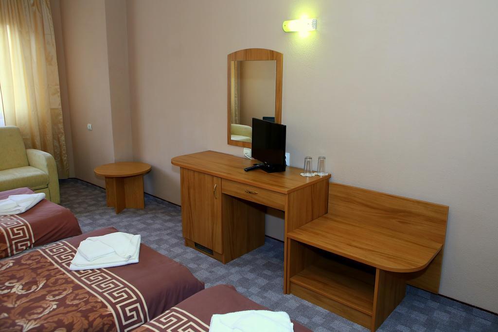 Family Prim Hotel Sandanski Bagian luar foto