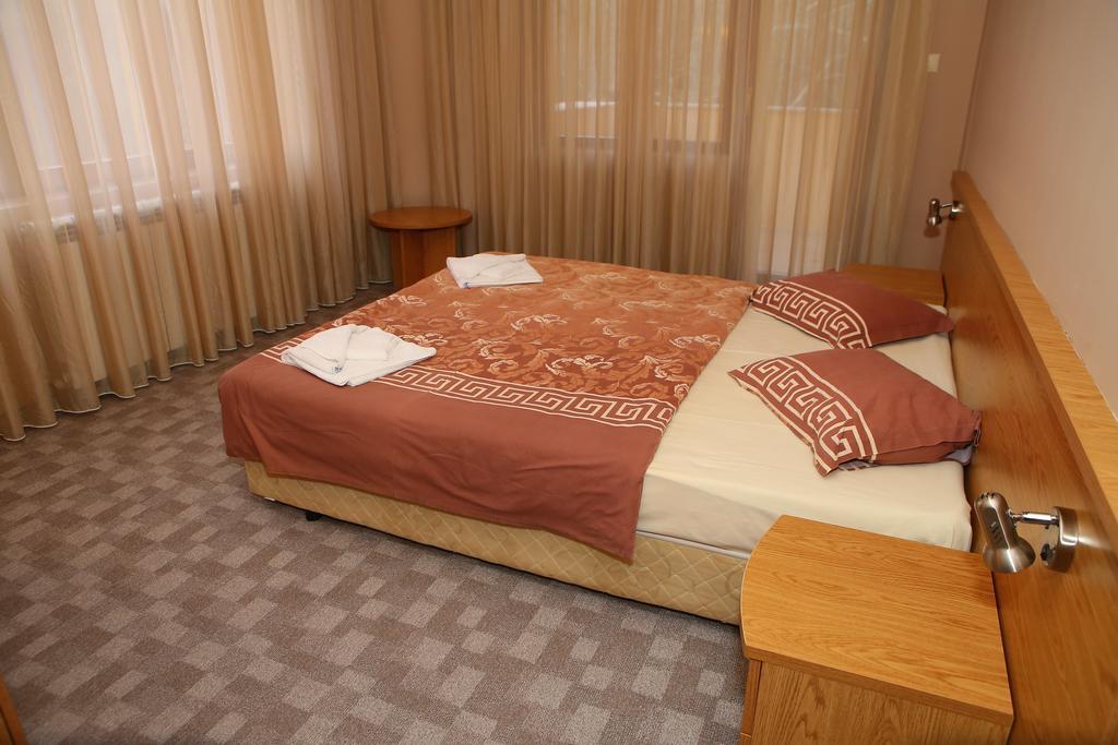 Family Prim Hotel Sandanski Bagian luar foto