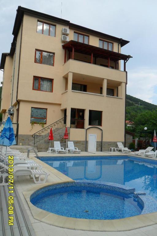 Family Prim Hotel Sandanski Bagian luar foto